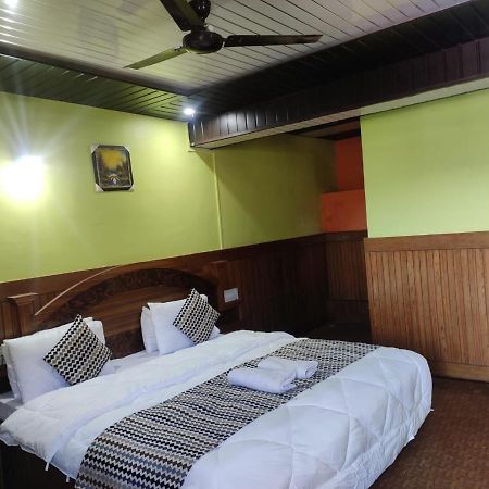 Hotel Deepraj, Каусані Екстер'єр фото