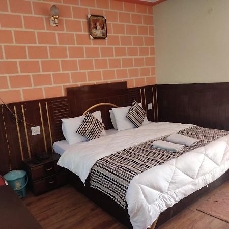 Hotel Deepraj, Каусані Екстер'єр фото