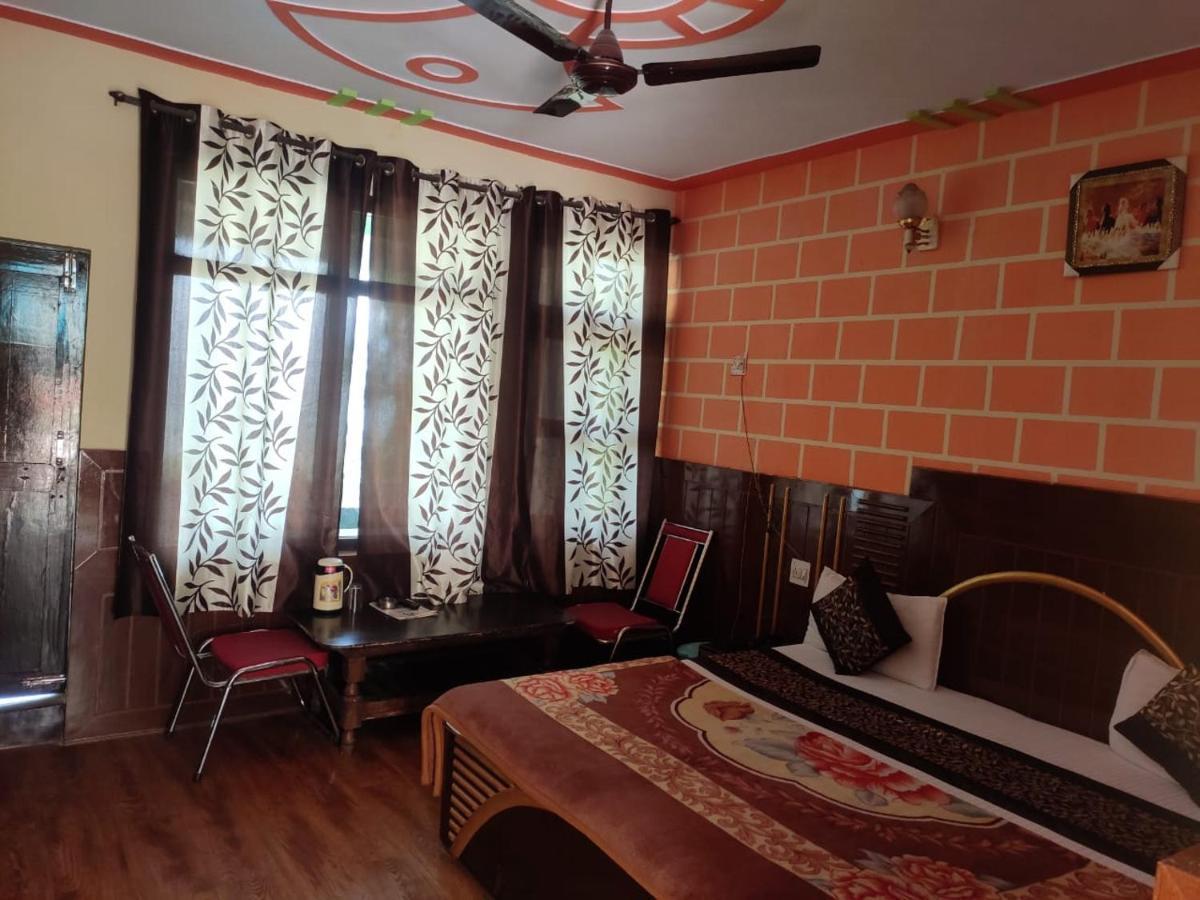 Hotel Deepraj, Каусані Екстер'єр фото
