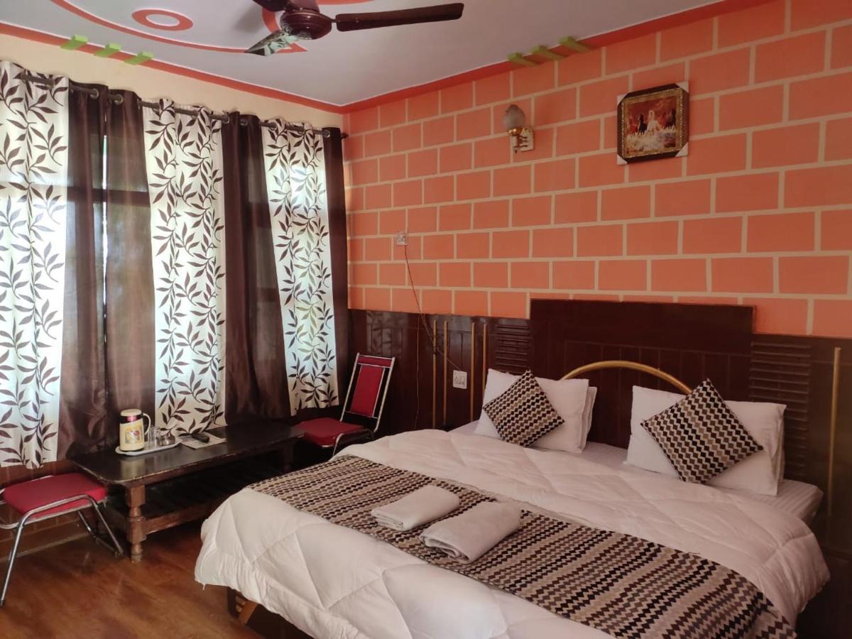 Hotel Deepraj, Каусані Екстер'єр фото