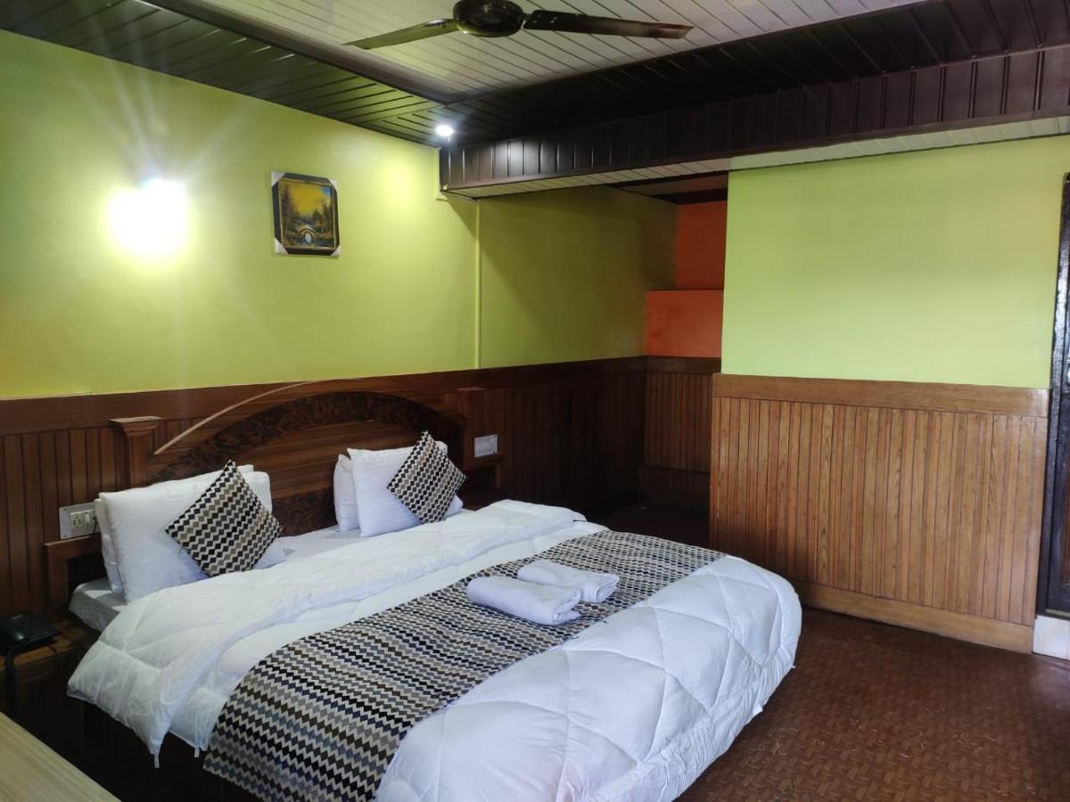 Hotel Deepraj, Каусані Екстер'єр фото