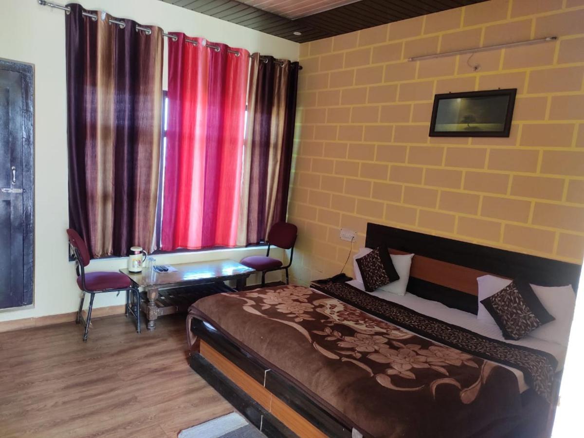 Hotel Deepraj, Каусані Екстер'єр фото