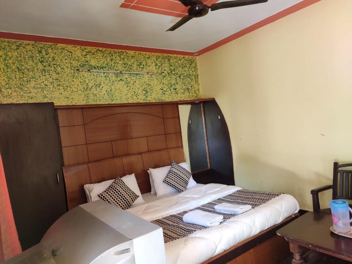 Hotel Deepraj, Каусані Екстер'єр фото