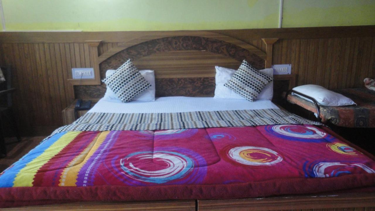 Hotel Deepraj, Каусані Екстер'єр фото