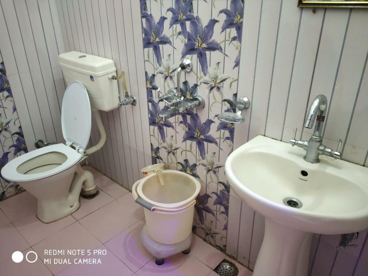 Hotel Deepraj, Каусані Екстер'єр фото