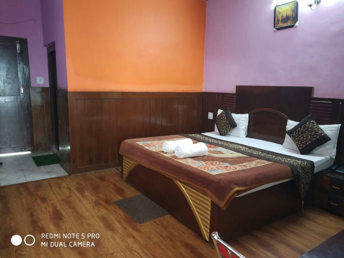 Hotel Deepraj, Каусані Екстер'єр фото