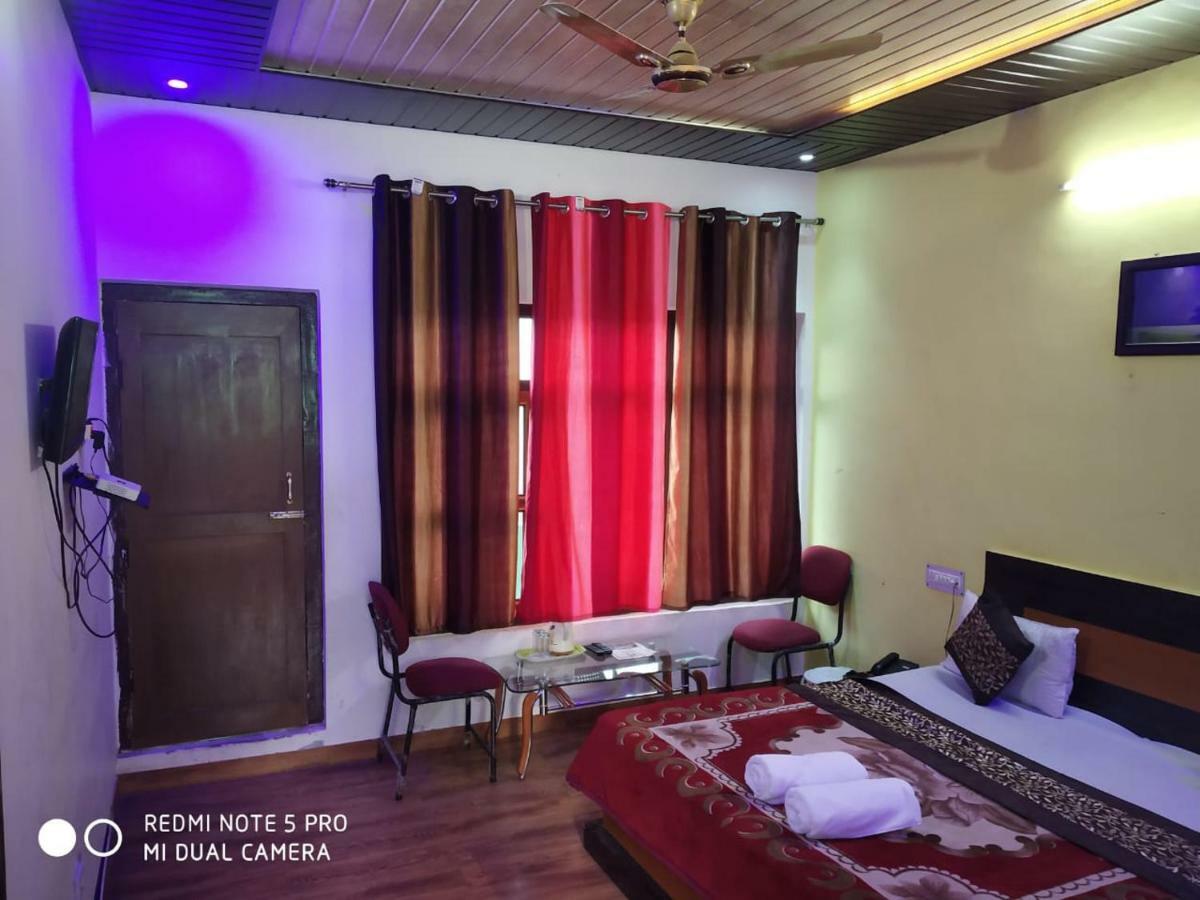 Hotel Deepraj, Каусані Екстер'єр фото